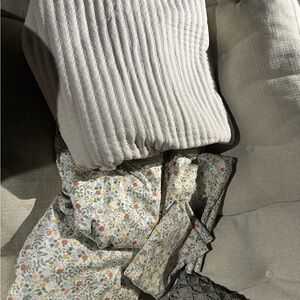 FULL/QUEEN SHEET AND COMFORTER SET